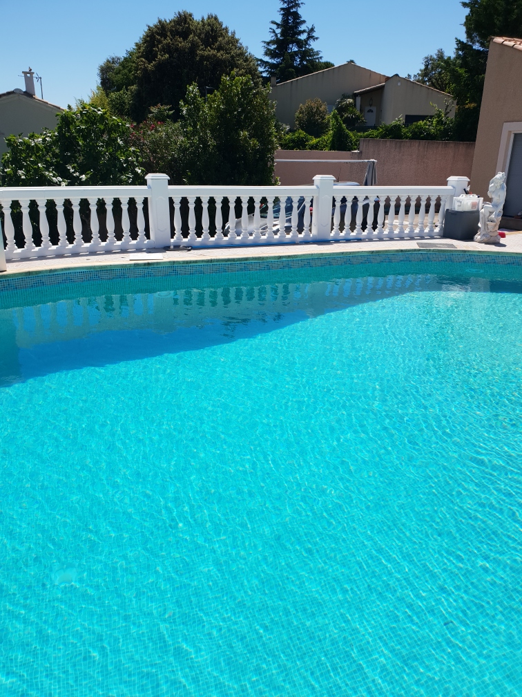 Piscine avec de beaux reflets