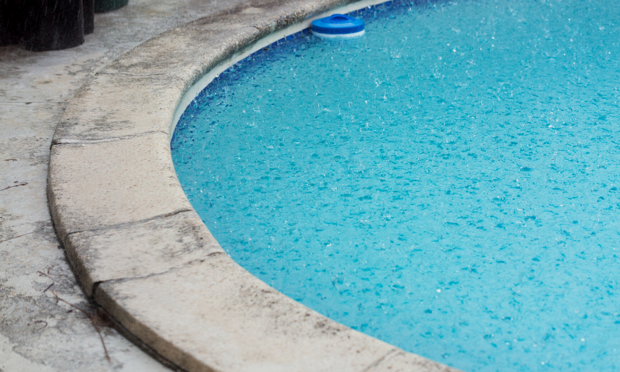 piscine et pluie