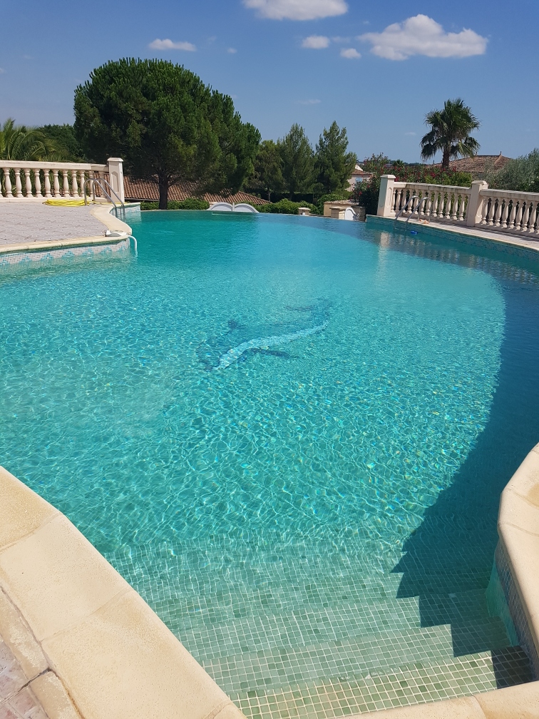 Piscine avec joints refaits